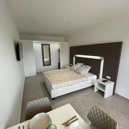 Apartament Kumenat *