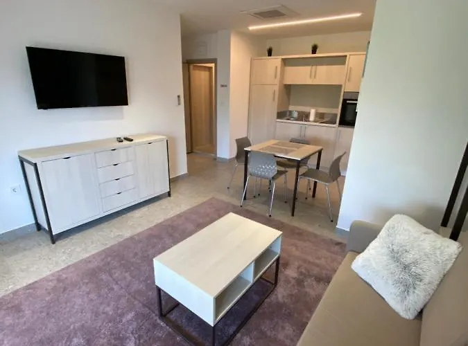 Kumenat Apartman *
